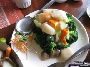 Assorted Seafood with Broccoli